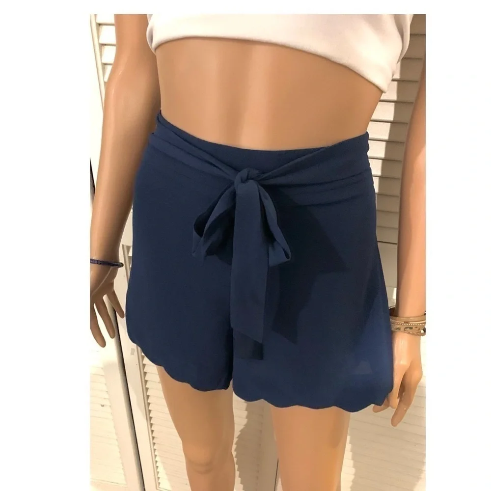 Sweet wanderer Navy Blue dress shorts with belt Women’s Large